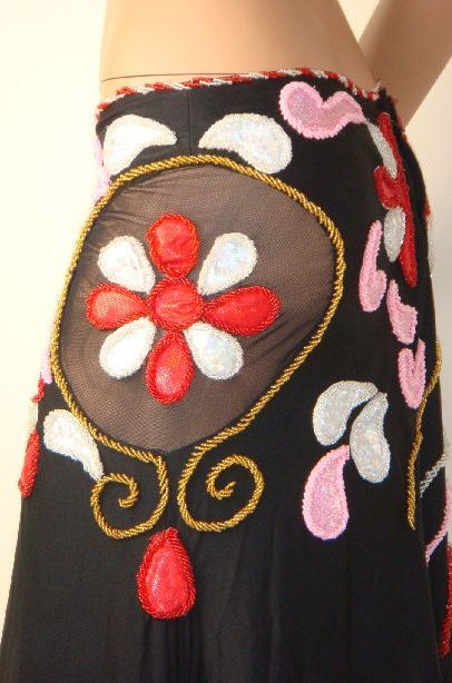 画像: エジプト発★刺繍で魅せる　黒地にマットな装飾が印象的